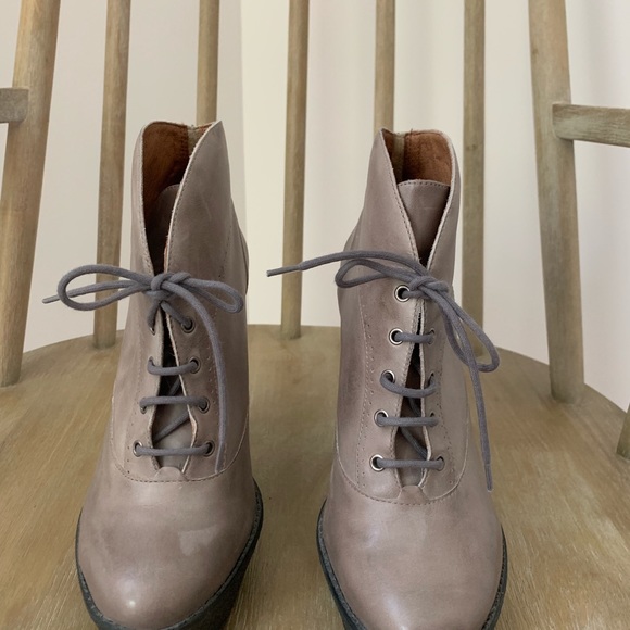 Pour La Victoire Platform and stacked heel bootie - Picture 2 of 4